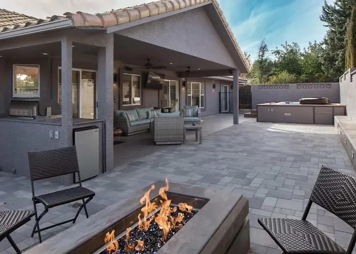 Holiday home Stunning Views Hot Tub Prime Location