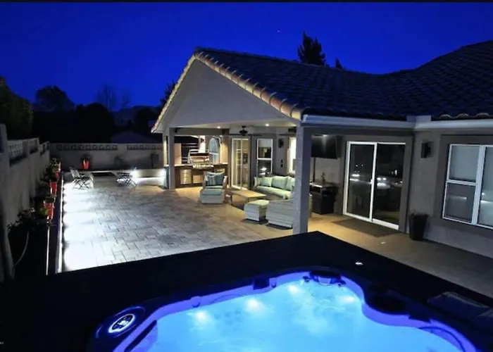 Holiday home Stunning Views Hot Tub Prime Location *